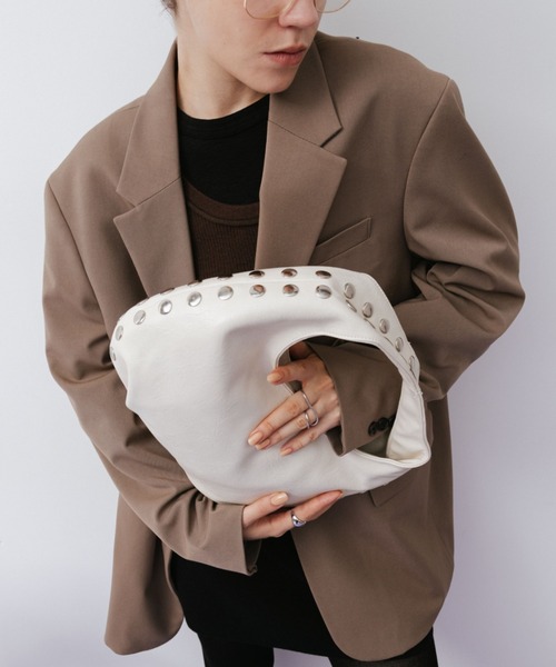 arholiday.standard(エーアールホリデースタンダード)の「Studded Round One-Shoulder Bag / スタッズラウンドワンショルダーバッグ(ショルダーバッグ・レディース・アイボリー系/ブラック・FREE)」の16枚目の写真