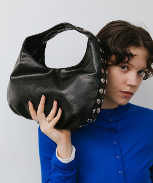 arholiday.standard(エーアールホリデースタンダード)の「Studded Round One-Shoulder Bag / スタッズラウンドワンショルダーバッグ(ショルダーバッグ・レディース・アイボリー系/ブラック・FREE)」の6枚目の写真