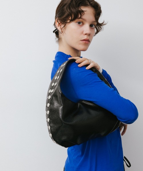 arholiday.standard(エーアールホリデースタンダード)の「Studded Round One-Shoulder Bag / スタッズラウンドワンショルダーバッグ(ショルダーバッグ・レディース・アイボリー系/ブラック・FREE)」の8枚目の写真