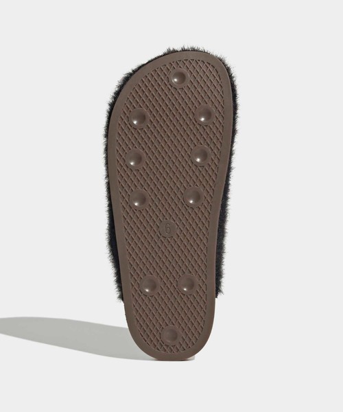 adidas(アディダス)の「アディミュール サンダル / ADIMULE SLIDES / アディダスオリジナルス adidas Originals(サンダル・レディース・ブラック・26.5cm/25.5cm/22.5cm/24.5cm/28.5cm/23.5cm/27.5cm)」の3枚目の写真