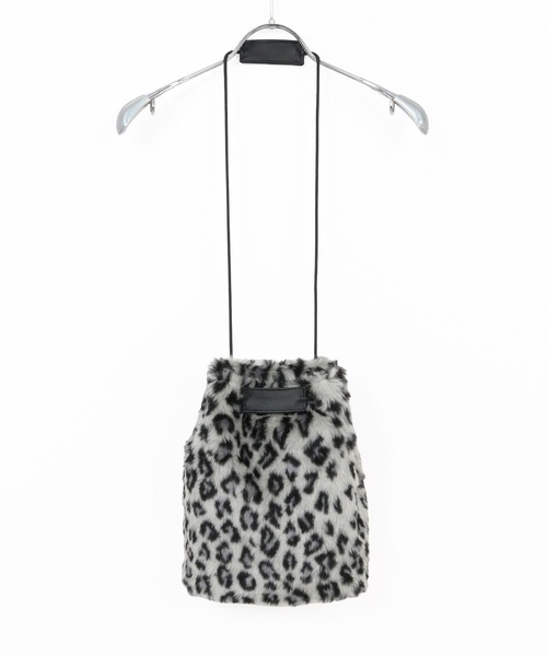 GLIMCLAP(グリムクラップ)の「mko13930-Leopard Faux Fur Drawstring Tote 巾着バッグ(212-030-gla-cg)(ショルダーバッグ・メンズ・ベージュ/グレー・FREE)」の16枚目の写真