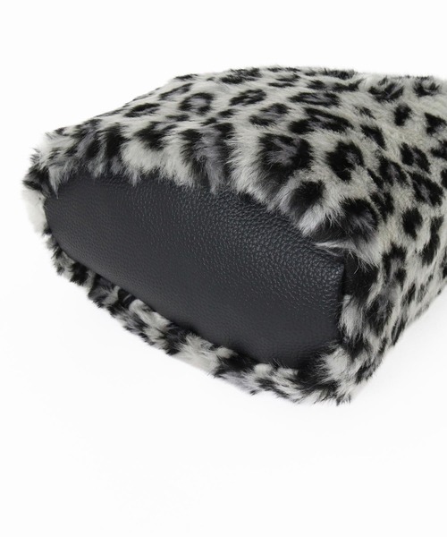 GLIMCLAP(グリムクラップ)の「mko13930-Leopard Faux Fur Drawstring Tote 巾着バッグ(212-030-gla-cg)(ショルダーバッグ・メンズ・ベージュ/グレー・FREE)」の21枚目の写真