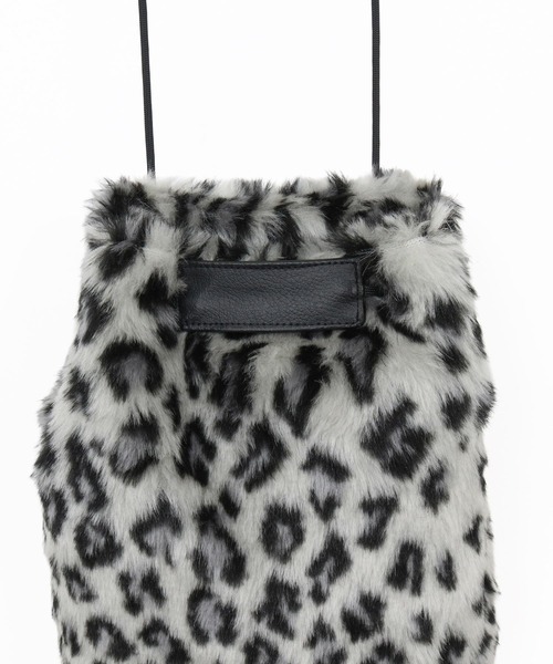 GLIMCLAP(グリムクラップ)の「mko13930-Leopard Faux Fur Drawstring Tote 巾着バッグ(212-030-gla-cg)(ショルダーバッグ・メンズ・ベージュ/グレー・FREE)」の22枚目の写真