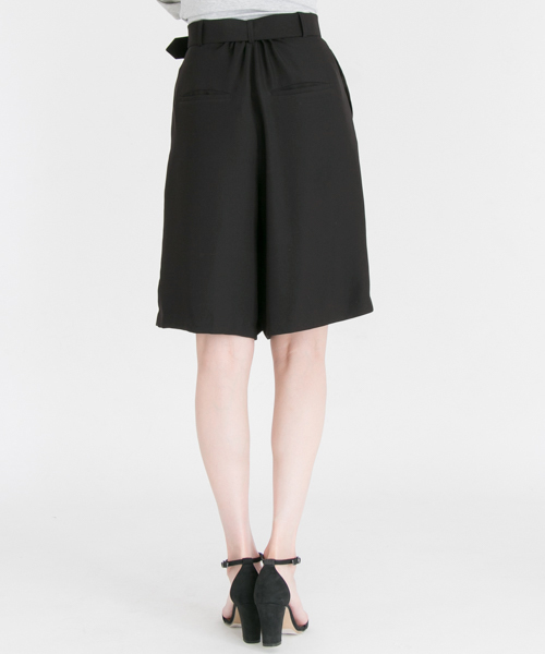 URBAN RESEARCH（アーバンリサーチ）の「UR タックハーフパンツ（その他パンツ・レディース・ブラック/オレンジ系その他・36/38）」の9枚目の写真