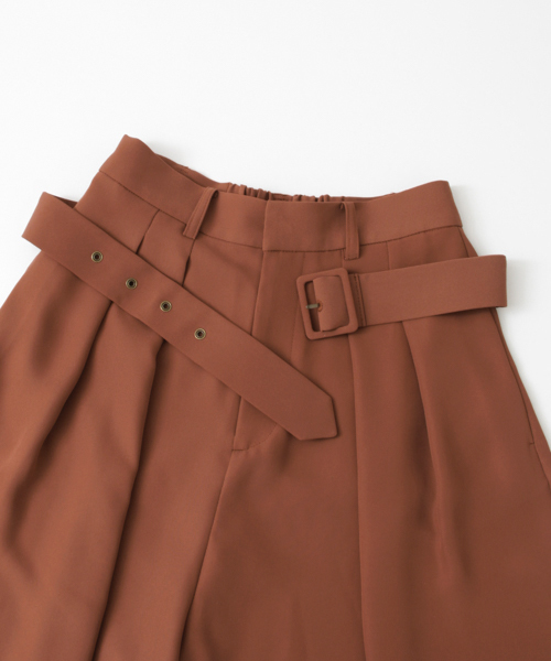 URBAN RESEARCH（アーバンリサーチ）の「UR タックハーフパンツ（その他パンツ・レディース・ブラック/オレンジ系その他・36/38）」の14枚目の写真