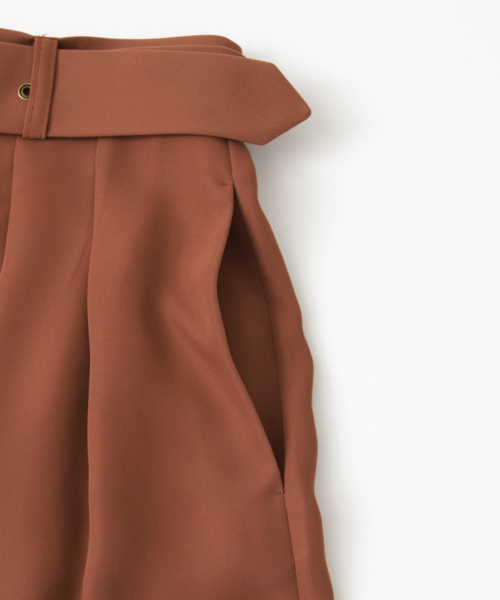 URBAN RESEARCH（アーバンリサーチ）の「UR タックハーフパンツ（その他パンツ・レディース・ブラック/オレンジ系その他・36/38）」の3枚目の写真