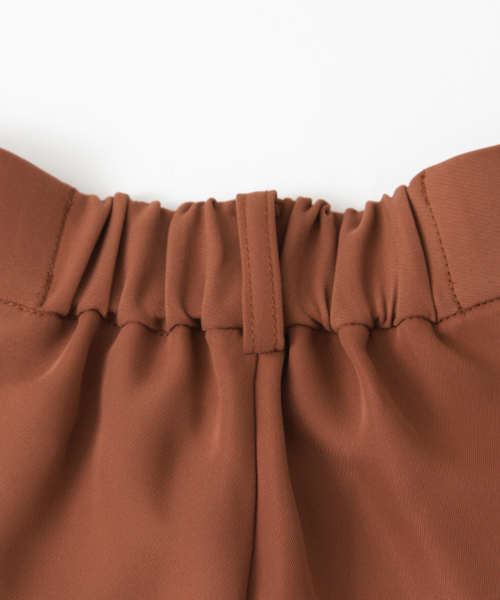 URBAN RESEARCH（アーバンリサーチ）の「UR タックハーフパンツ（その他パンツ・レディース・ブラック/オレンジ系その他・36/38）」の6枚目の写真