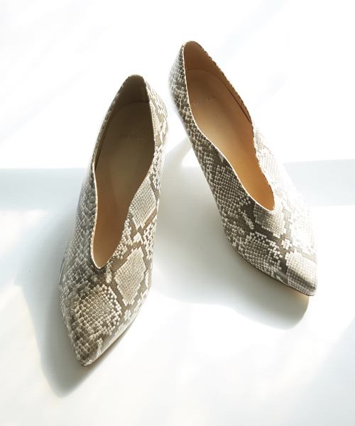 STUDIOUS（ステュディオス）の「ドロップカットパンプス（パンプス・レディース・グレー/イエロー/マルチ/ネイビー・S/L/M）」の4枚目の写真