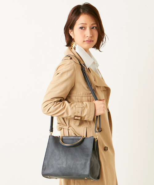 PAPILLONNER(パピヨネ)の「ミニショルダートート(ショルダーバッグ・レディース・ピンク/キャメル/ネイビー・FREE)」の6枚目の写真