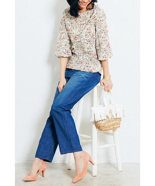 Live in comfort（リブインコンフォート）の「リブ　イン　コンフォート　ふわっとスリーブで華奢見せ　大人花柄ブラウス（シャツ/ブラウス・レディース・ネイビー/オフホワイト・LARGE/MEDIUM/X-LARGE/XX-LARGE/SMALL）」の3枚目の写真