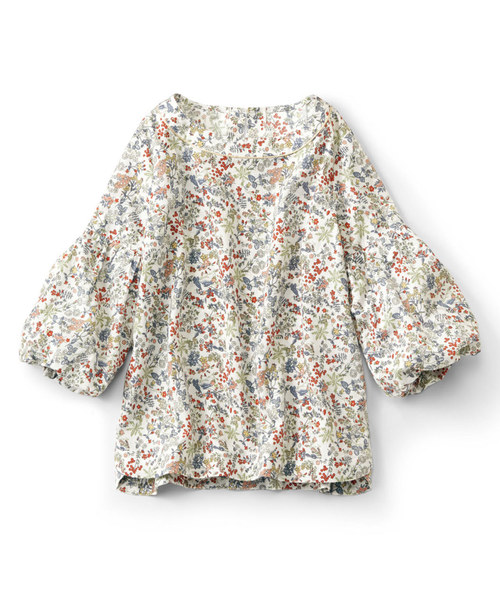 Live in comfort（リブインコンフォート）の「リブ　イン　コンフォート　ふわっとスリーブで華奢見せ　大人花柄ブラウス（シャツ/ブラウス・レディース・ネイビー/オフホワイト・LARGE/MEDIUM/X-LARGE/XX-LARGE/SMALL）」の4枚目の写真