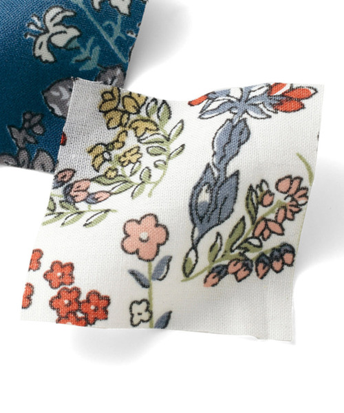 Live in comfort（リブインコンフォート）の「リブ　イン　コンフォート　ふわっとスリーブで華奢見せ　大人花柄ブラウス（シャツ/ブラウス・レディース・ネイビー/オフホワイト・LARGE/MEDIUM/X-LARGE/XX-LARGE/SMALL）」の6枚目の写真