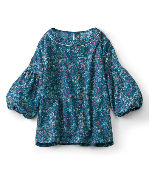 Live in comfort（リブインコンフォート）の「リブ　イン　コンフォート　ふわっとスリーブで華奢見せ　大人花柄ブラウス（シャツ/ブラウス・レディース・ネイビー/オフホワイト・LARGE/MEDIUM/X-LARGE/XX-LARGE/SMALL）」の5枚目の写真