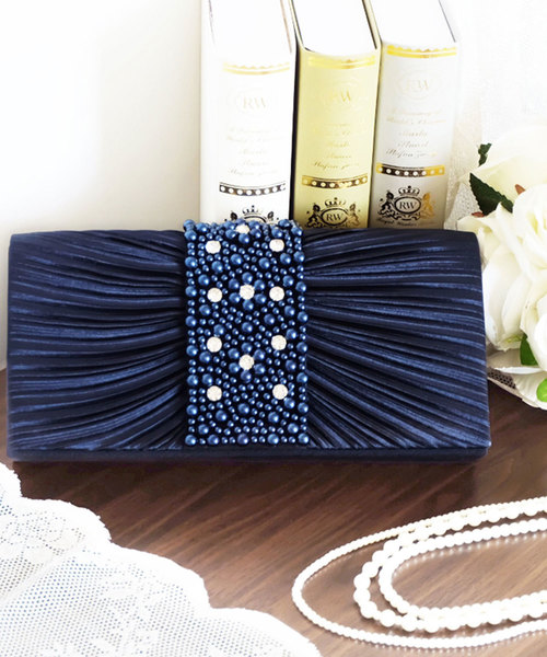 DRESS STAR(ドレス スター)の「【結婚式・お呼ばれに使えるパーティーバッグ】パールビジューラディアルサテンプリーツクラッチバッグ(クラッチバッグ)」|ネイビー