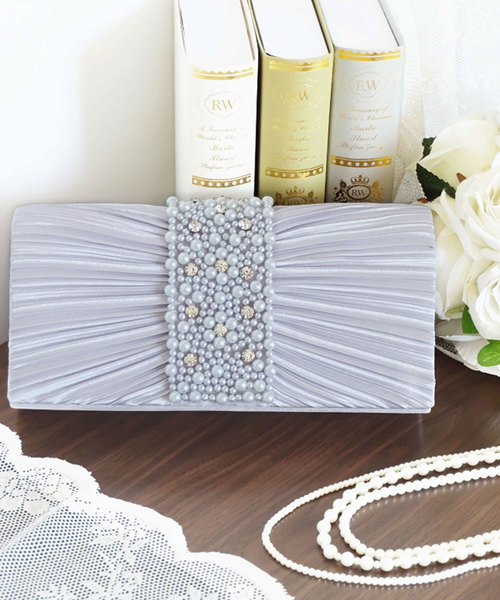 DRESS STAR(ドレス スター)の「【結婚式・お呼ばれに使えるパーティーバッグ】パールビジューラディアルサテンプリーツクラッチバッグ(クラッチバッグ)」|シルバー