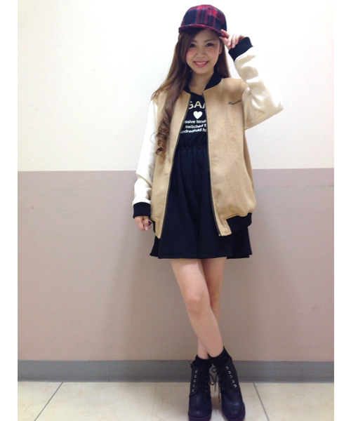 one after another NICE CLAUP（ワンアフターアナザーナイスクラップ）の「【ViVi掲載ナイスクラップ】かわいいスタジャン（スタジャン・レディース・アイボリー/ブラック/キャメル・MEDIUM/LARGE）」の3枚目の写真