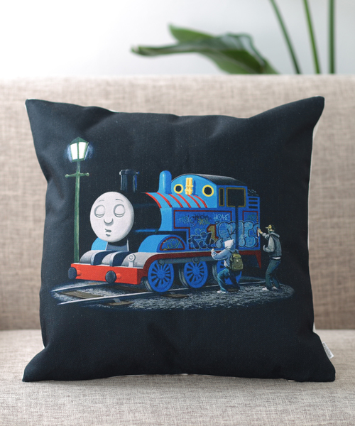 Jubilee（ジュビリー）の「バンクシーアート クッションカバー（クッション/クッションカバー・レディース・レッド/グリーン/ブラック/ブラック×ブルー/ベージュ/ホワイト×ピンク/グレー/ホワイト/ホワイト×ブラック/グレー系その他/グレー系その他2/グレー系その他3/アニマル/ブラック系その他/グレー系その他4/ホワイト系その他/ホワイト系その他2/ホワイト系その他3/ホワイト系その他4・FREE）」の10枚目の写真