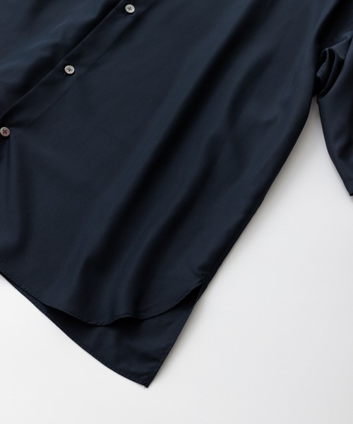 ADAM ET ROPE'（アダムエロペ）の「〈WEB・一部店舗限定〉ドロップショルダー バンドカラーシャツ（シャツ/ブラウス・メンズ・ホワイト/ダークブラウン/ブルー系その他/キナリ・M/L）」の17枚目の写真