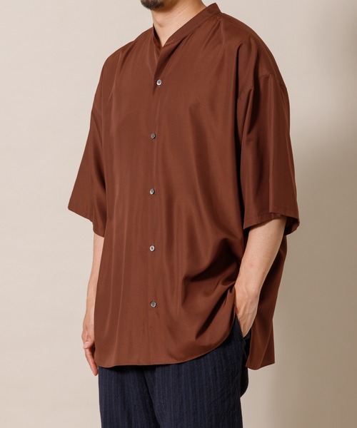 ADAM ET ROPE'（アダムエロペ）の「〈WEB・一部店舗限定〉ドロップショルダー バンドカラーシャツ（シャツ/ブラウス・メンズ・ホワイト/ダークブラウン/ブルー系その他/キナリ・M/L）」の19枚目の写真