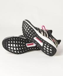 adidas(アディダス)の「ウルトラブースト DNA ゼブラ adidas(アディダス)の「ウルトラブースト DNA ゼブラ