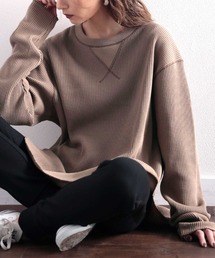 柔らか凹凸ワッフルがやみつきになる。大人感漂う万能トップス。