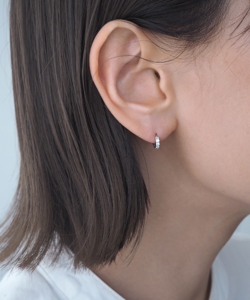 Jenny BY IMMANOEL（ジェニーバイイマノエル）の「silver925　キュービックジルコニアミニラップピアス（ピアス（両耳用）・レディース・ゴールド/シルバー・FREE）」の2枚目の写真