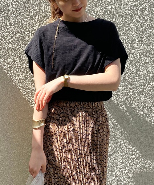 CAPRICIEUX LE'MAGE（カプリシューレマージュ）の「サイドタックフレンチTシャツ（Tシャツ/カットソー・レディース・ホワイト/ブラック/グレイッシュベージュ・FREE）」の2枚目の写真