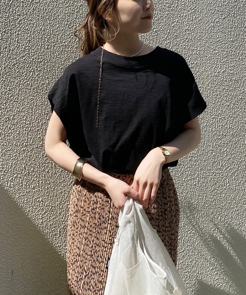 CAPRICIEUX LE'MAGE（カプリシューレマージュ）の「サイドタックフレンチTシャツ（Tシャツ/カットソー・レディース・ホワイト/ブラック/グレイッシュベージュ・FREE）」の7枚目の写真