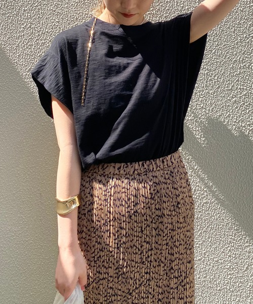 CAPRICIEUX LE'MAGE（カプリシューレマージュ）の「サイドタックフレンチTシャツ（Tシャツ/カットソー・レディース・ホワイト/ブラック/グレイッシュベージュ・FREE）」の18枚目の写真