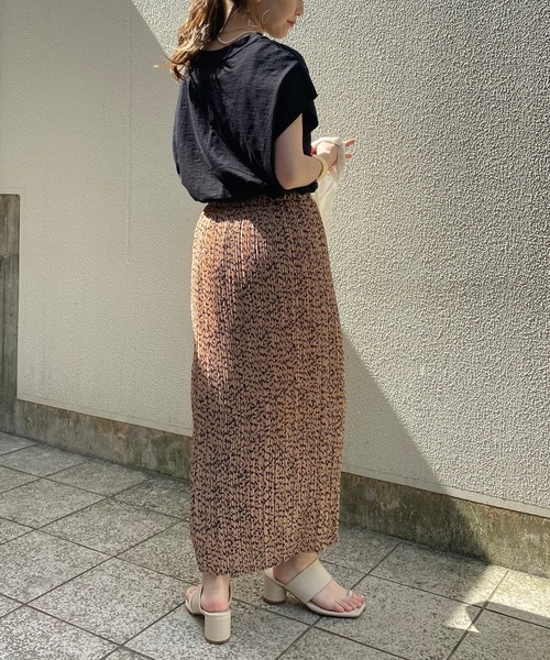 CAPRICIEUX LE'MAGE（カプリシューレマージュ）の「サイドタックフレンチTシャツ（Tシャツ/カットソー・レディース・ホワイト/ブラック/グレイッシュベージュ・FREE）」の15枚目の写真