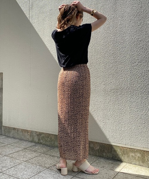 CAPRICIEUX LE'MAGE（カプリシューレマージュ）の「サイドタックフレンチTシャツ（Tシャツ/カットソー・レディース・ホワイト/ブラック/グレイッシュベージュ・FREE）」の4枚目の写真