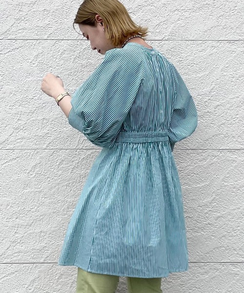 CIAOPANIC（チャオパニック）の「袖ボリュームチュニック/ボリューム袖（シャツ/ブラウス・レディース・オフホワイト/グリーン/ネイビー・FREE）」の2枚目の写真