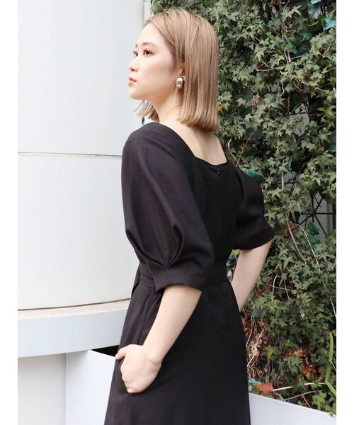 MURUA（ムルーア）の「ボリュームスリーブロングワンピース（ワンピース・レディース・ブラック/アイボリー/ブルー/ベージュ・FREE）」の7枚目の写真