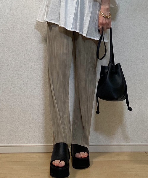 JUNOAH（ジュノア）の「ストレートプリーツパンツ（その他パンツ・レディース・ブラック/モカ/ミント/グレー・LARGE/MEDIUM/X-LARGE）」の3枚目の写真