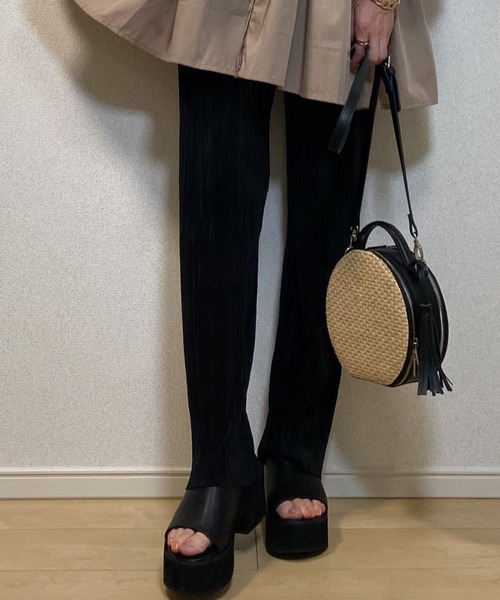 JUNOAH（ジュノア）の「ストレートプリーツパンツ（その他パンツ・レディース・ブラック/モカ/ミント/グレー・LARGE/MEDIUM/X-LARGE）」の2枚目の写真