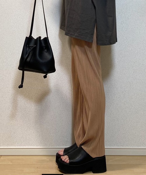 JUNOAH（ジュノア）の「ストレートプリーツパンツ（その他パンツ・レディース・ブラック/モカ/ミント/グレー・LARGE/MEDIUM/X-LARGE）」の11枚目の写真