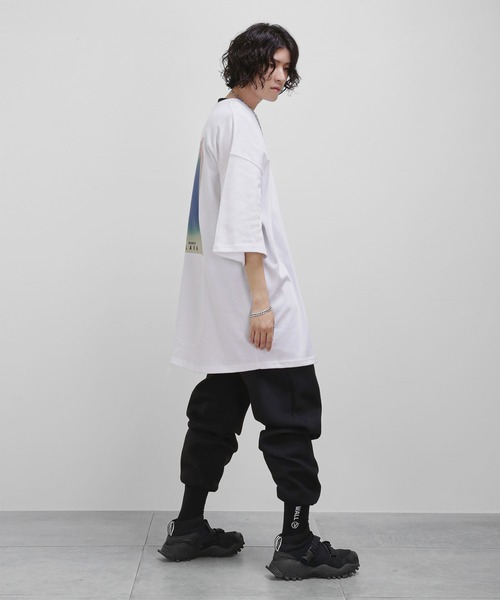 minsobi（ミンソビ）の「ビッグシルエットプリントトップス（Tシャツ/カットソー・メンズ・ホワイト/ブラック・FREE）」の4枚目の写真