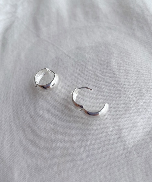at12:03（アットイチニーゼロサン）の「SILVER925ワイドリングピアス（ピアス（両耳用）・レディース・シルバー・FREE）」の9枚目の写真