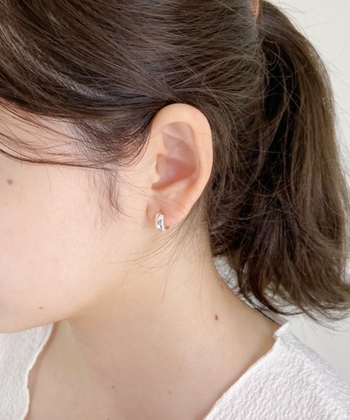 at12:03（アットイチニーゼロサン）の「SILVER925ワイドリングピアス（ピアス（両耳用）・レディース・シルバー・FREE）」の3枚目の写真