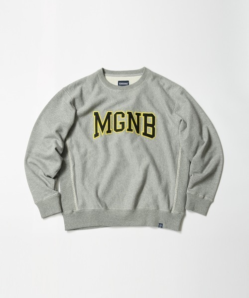 MAGIC NUMBER（マジック ナンバー）の「【MAGIC NUMBER】MGNB COLLEGE CREW SWEAT（スウェット・メンズ・ヘザーグレー/杢グレー/グレー系その他/グレー×ホワイト・MEDIUM/LARGE/X-LARGE）」の3枚目の写真