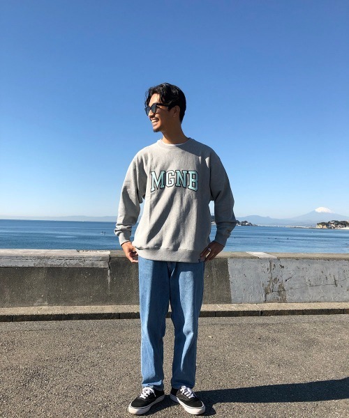 MAGIC NUMBER（マジック ナンバー）の「【MAGIC NUMBER】MGNB COLLEGE CREW SWEAT（スウェット・メンズ・ヘザーグレー/杢グレー/グレー系その他/グレー×ホワイト・MEDIUM/LARGE/X-LARGE）」の11枚目の写真