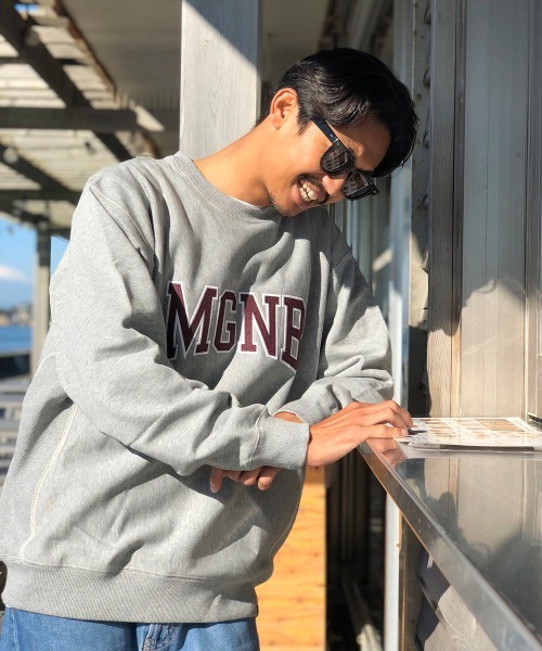 MAGIC NUMBER（マジック ナンバー）の「【MAGIC NUMBER】MGNB COLLEGE CREW SWEAT（スウェット・メンズ・ヘザーグレー/杢グレー/グレー系その他/グレー×ホワイト・MEDIUM/LARGE/X-LARGE）」の12枚目の写真
