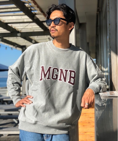 MAGIC NUMBER（マジック ナンバー）の「【MAGIC NUMBER】MGNB COLLEGE CREW SWEAT（スウェット・メンズ・ヘザーグレー/杢グレー/グレー系その他/グレー×ホワイト・MEDIUM/LARGE/X-LARGE）」の14枚目の写真
