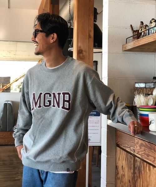 MAGIC NUMBER（マジック ナンバー）の「【MAGIC NUMBER】MGNB COLLEGE CREW SWEAT（スウェット・メンズ・ヘザーグレー/杢グレー/グレー系その他/グレー×ホワイト・MEDIUM/LARGE/X-LARGE）」の15枚目の写真