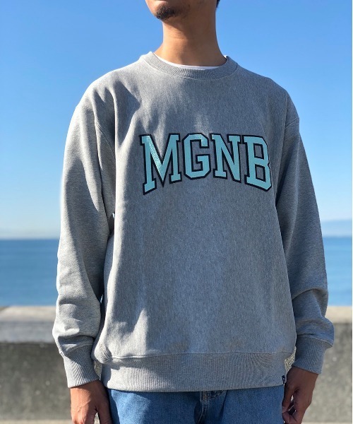 MAGIC NUMBER（マジック ナンバー）の「【MAGIC NUMBER】MGNB COLLEGE CREW SWEAT（スウェット・メンズ・ヘザーグレー/杢グレー/グレー系その他/グレー×ホワイト・MEDIUM/LARGE/X-LARGE）」の17枚目の写真