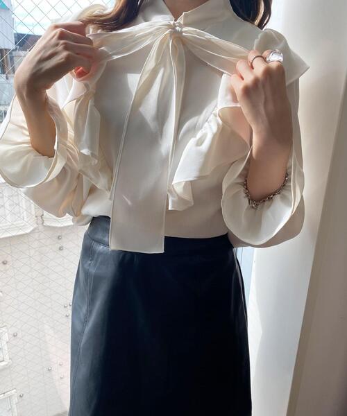 INGNI（イング）の「ボウタイフリル／ブラウス（シャツ/ブラウス・レディース・ブラック/オフホワイト/ホワイト×ブラック/ピンクベージュ/ベージュ系9・M）」の10枚目の写真