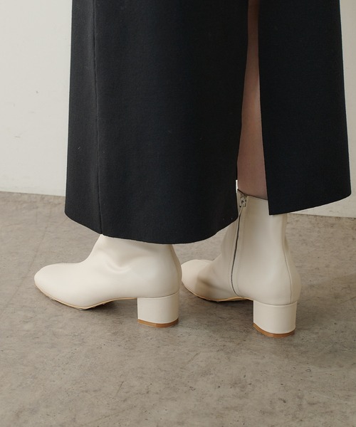 SHENERY（シーナリー）の「センターステッチショートブーツ（ブーツ・レディース・アイボリー/ブラック/ブラウン・36/37/38）」の4枚目の写真