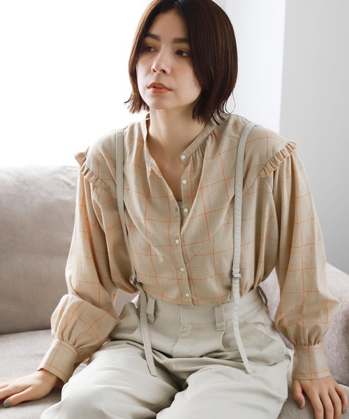 美品　クロスアンドクロス　フリル ベージュ ブラウス ドビーストライプマルチウェイオフショルクロスフリルショート丈