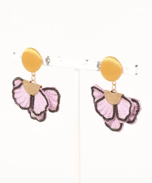 tone（トーン）の「【Eeny,meeny,miny,moe*】Frill petal pierce（ピアス（両耳用）・レディース・ミント/ラベンダー/イエロー/ピンク・FREE）」の4枚目の写真