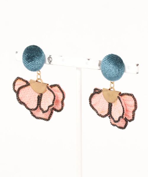 tone（トーン）の「【Eeny,meeny,miny,moe*】Frill petal pierce（ピアス（両耳用）・レディース・ミント/ラベンダー/イエロー/ピンク・FREE）」の2枚目の写真